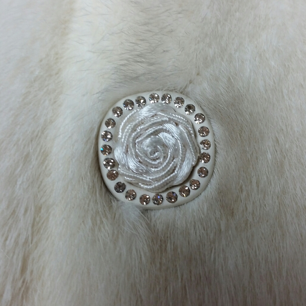 Gorgeous Pearl Blonde Luxurious Vintage Mink Genui
